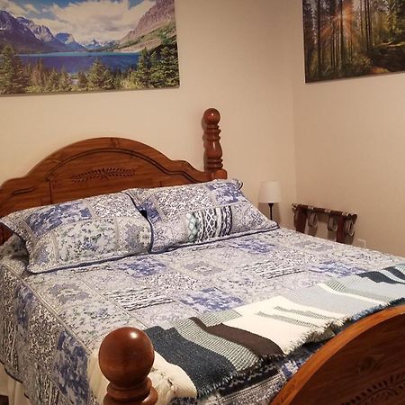 Hidefaraway 1 Queen 1 Full Beds For Same Price Sekiu Kültér fotó