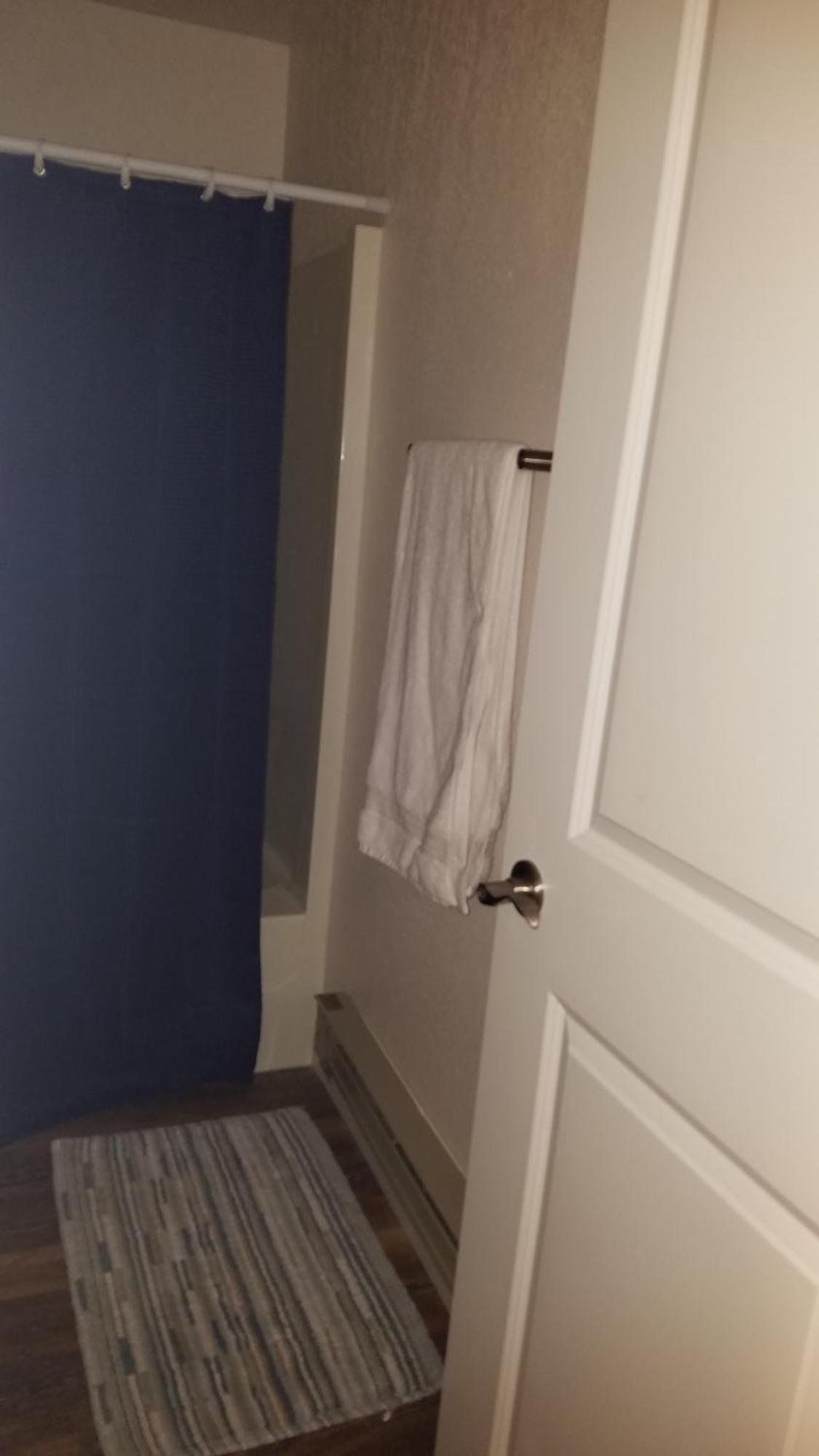 Hidefaraway 1 Queen 1 Full Beds For Same Price Sekiu Kültér fotó